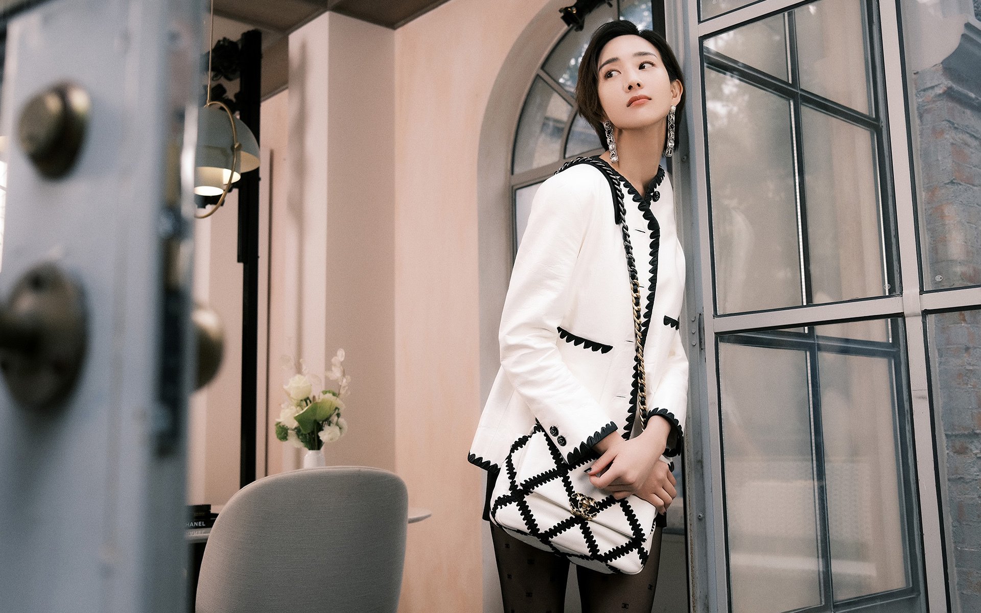 fb体育官网电脑版-运动员们为冲击最高荣誉做好准备，运动员们冲向终点改为比喻句